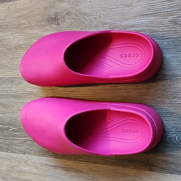 CROCS Vibrant Pink Slippers - Picture 5 of 15